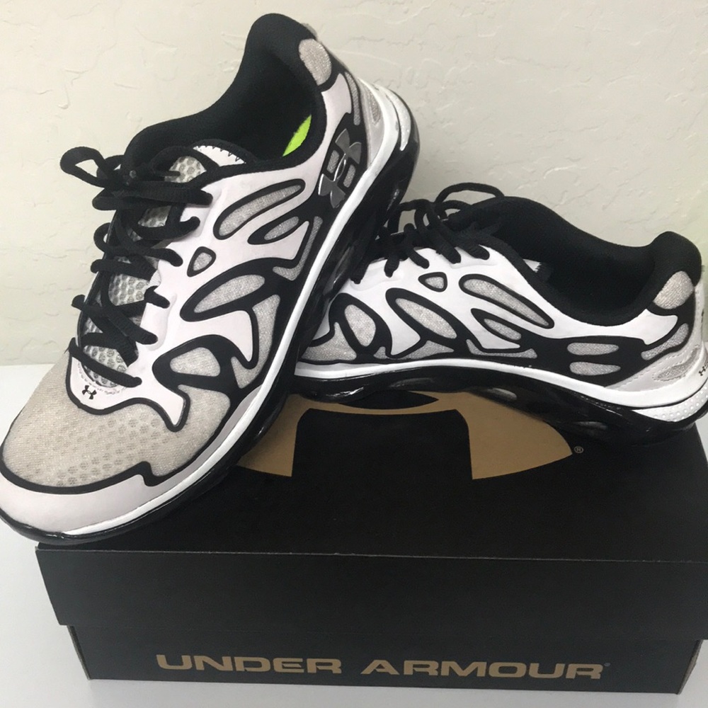 Under Armour Shoes size 7.5